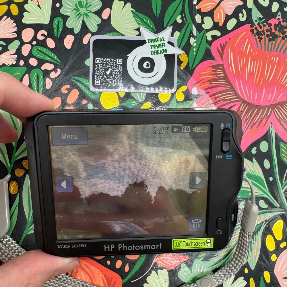 HP Photosmart R937 Digital Camera Black 8.0MP 3.6in Touchscreen 3x Optical Zoom